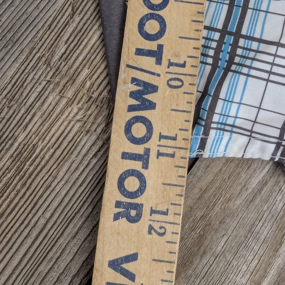 Airwalk Medium Board Shorts Super Condition Floral/Plaid Design - Picture 5 of 7